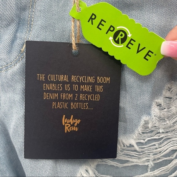 NWT Indigo Rein Distressed Super High Rise Shorts Light Wash Size 7/27 - Picture 4 of 8